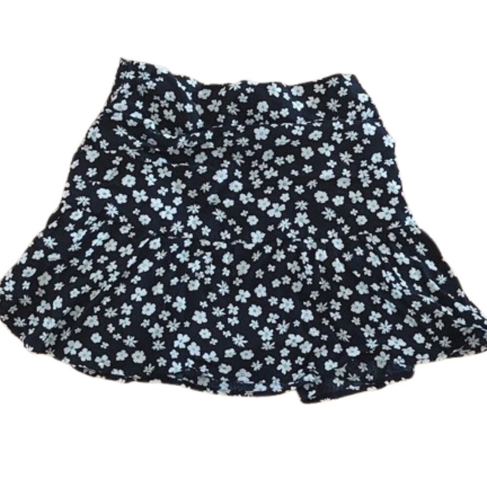 --- STRADIVARIUS Black and White Floral Mini Skort Size 6